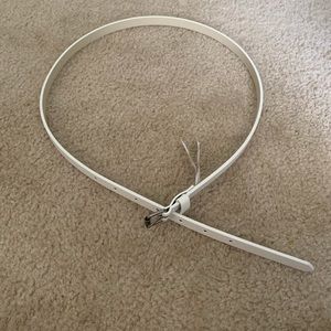Skinny White belt - Universal Thread